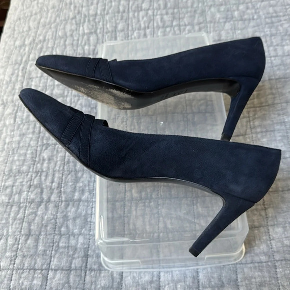 Stuart Weitzman navy suede pumps size 9 M - Picture 3 of 8
